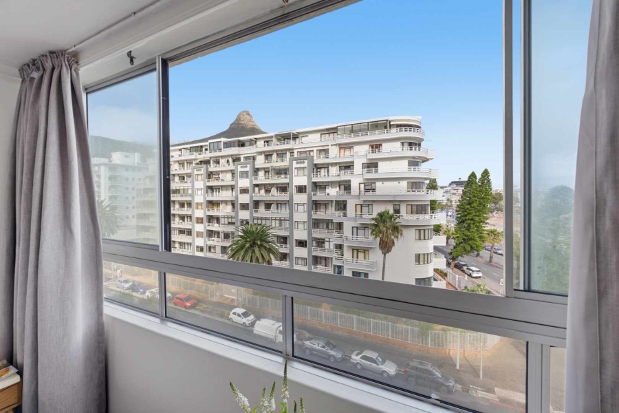 2 Bedroom Property for Sale in Sea Point Western Cape